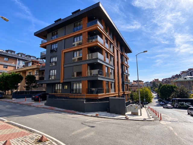 ÜSKÜDAR BAHÇELİEVLER ’DE SIFIR BİNADA 1. KAT KİRALIK 2+1 DAİRE