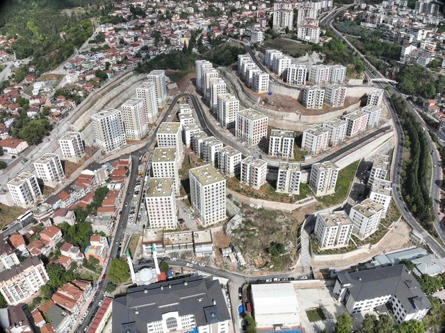İZMİT CEDİT KONUTLARINDA KİRALIK SIFIR 3+1 DAİRE