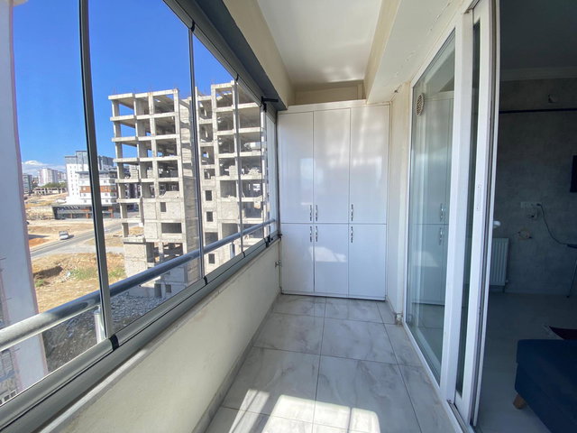 REMAX YENİ'DEN ÜNİVERSİTE KARŞISI SATILIK EŞYALI 2+0 DAİRE