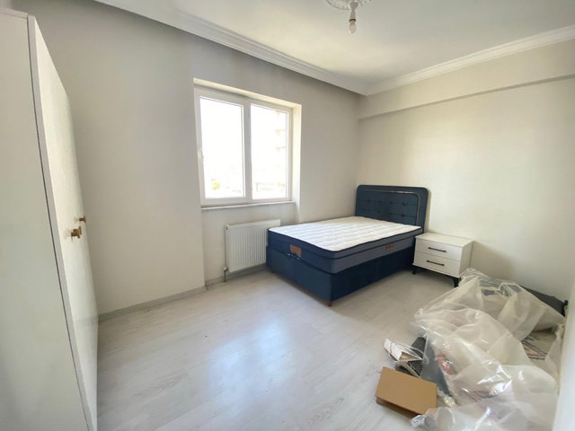 REMAX YENİ'DEN ÜNİVERSİTE KARŞISI SATILIK EŞYALI 2+0 DAİRE