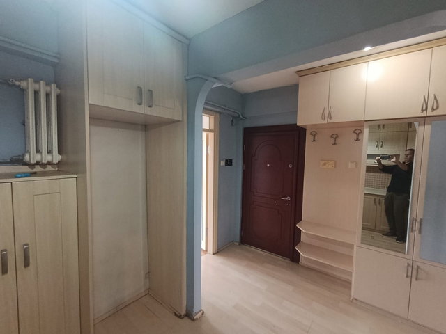 İZMİT CEDİTTE MERKEZİ KONUMDA BALKONLU, OTOPARKLI KİRALIK 3+1