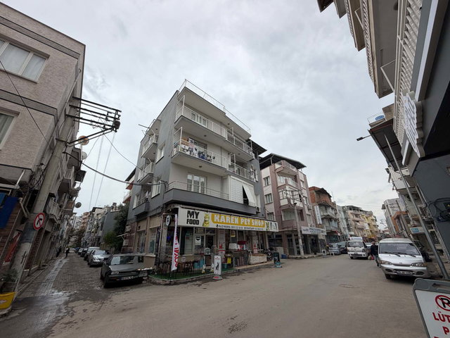 BORNOVA ÇAMDIBI BURAK REIS CADDESI ÜZERINDE TERASLI 2+1 EŞYALI DAIRE