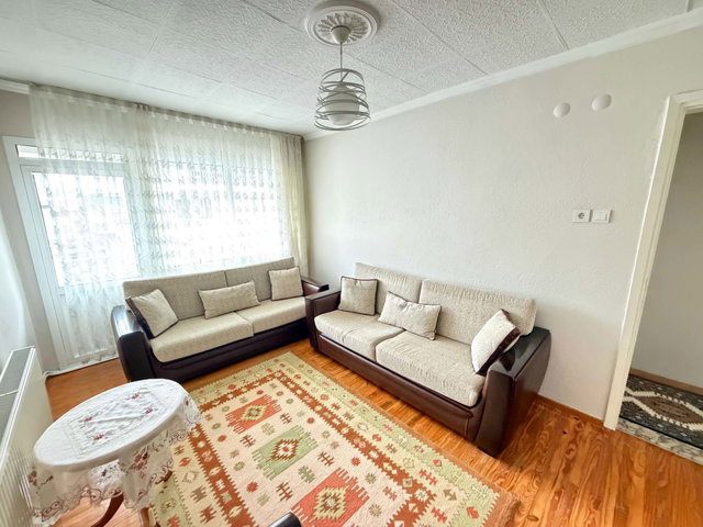 BORNOVA ÇAMDIBI BURAK REIS CADDESI ÜZERINDE TERASLI 2+1 EŞYALI DAIRE