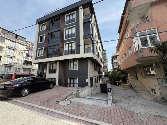 ESENYURT AKÇABURGAZ 'DA SATILIK 2+1 DAİRE GENİŞ TERASLI İSKANLI
