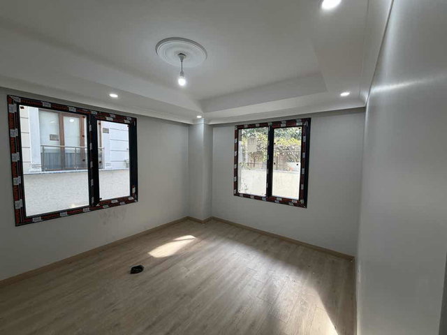 ESENYURT AKÇABURGAZ 'DA SATILIK 2+1 DAİRE GENİŞ TERASLI İSKANLI