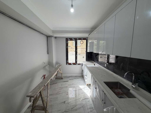 ESENYURT AKÇABURGAZ 'DA SATILIK 2+1 DAİRE GENİŞ TERASLI İSKANLI