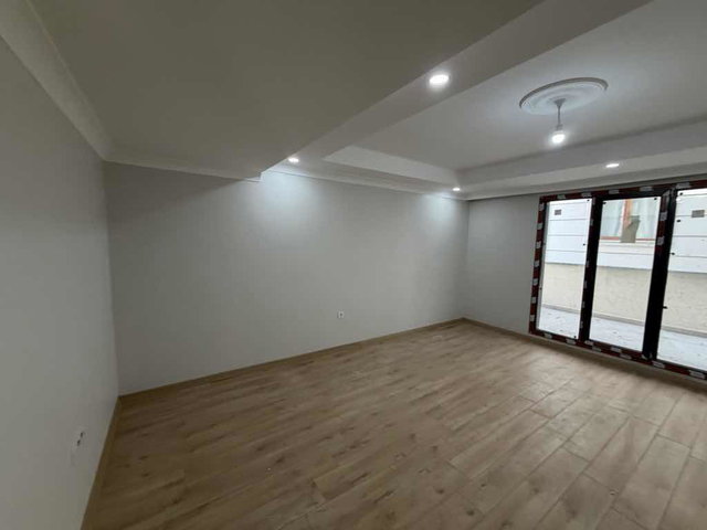 ESENYURT AKÇABURGAZ 'DA SATILIK 2+1 DAİRE GENİŞ TERASLI İSKANLI