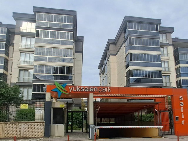 RE/MAX ADVANTAGE'DEN YÜKSELEN PARK SAFİR SİTESİNDE 3+1 DAİRE