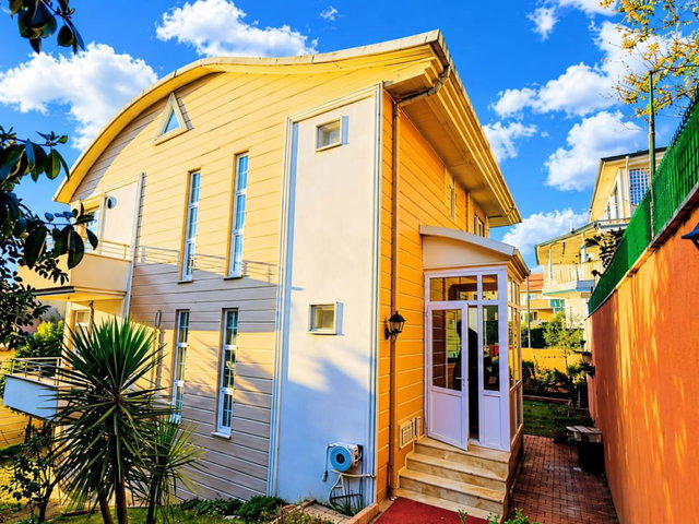 REMAX EFFECT'TEN ZERAY YAMAÇ EVLERİNDE 5+2 250 M² TRİBLEKS VİLLA