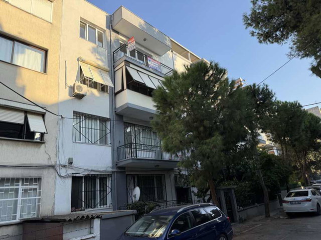 BUCA EFELER MAHALLESİ İZBAN VE ÜNİVERSİTEYE YAKIN TADİLATI YAPILMIŞ GENİŞ 3+1 DOĞALGAZLI KİRALIK DA