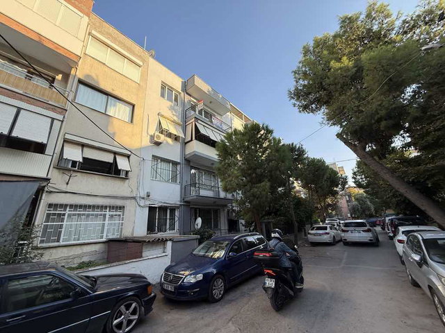 BUCA EFELER MAHALLESİ İZBAN VE ÜNİVERSİTEYE YAKIN TADİLATI YAPILMIŞ GENİŞ 3+1 DOĞALGAZLI KİRALIK DA