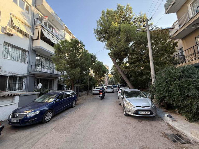 BUCA EFELER MAHALLESİ İZBAN VE ÜNİVERSİTEYE YAKIN TADİLATI YAPILMIŞ GENİŞ 3+1 DOĞALGAZLI KİRALIK DA