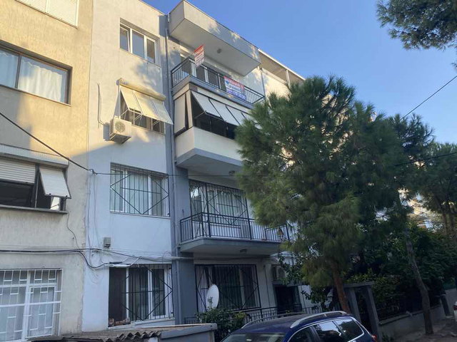 BUCA EFELER MAHALLESİ İZBAN VE ÜNİVERSİTEYE YAKIN TADİLATI YAPILMIŞ GENİŞ 3+1 DOĞALGAZLI KİRALIK DA