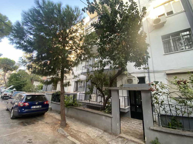 BUCA EFELER MAHALLESİ İZBAN VE ÜNİVERSİTEYE YAKIN TADİLATI YAPILMIŞ GENİŞ 3+1 DOĞALGAZLI KİRALIK DA