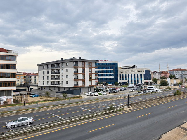 RE/MAX LAND’DEN ÇERKEZKÖY’DE HASTANE YANI SIFIR 1+1 DAİRE