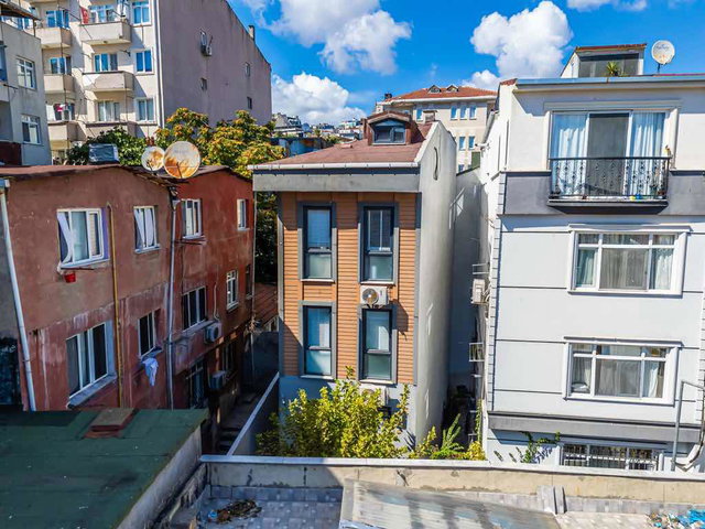 GALATADA YATIRIMLIK & KULLANIMA HAZIR KOMPLE SATILIK MÜSTAKİL EV