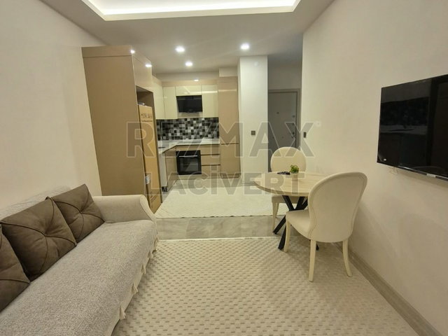 RE/MAX LACIVERT'TEN DADAŞKENT'TE LÜKS EŞYALI KIRALIK 1+1 DAIRE