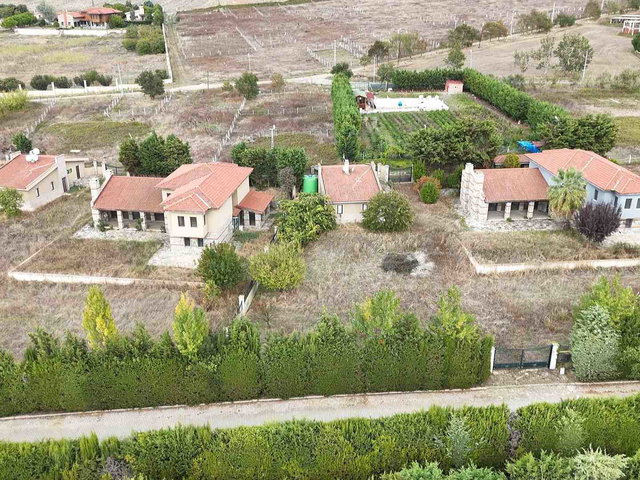 İSTANBUL SİLİVRİ FENERKÖY'DE GENİŞ BAHÇELİ 4.863 M² VİLLA