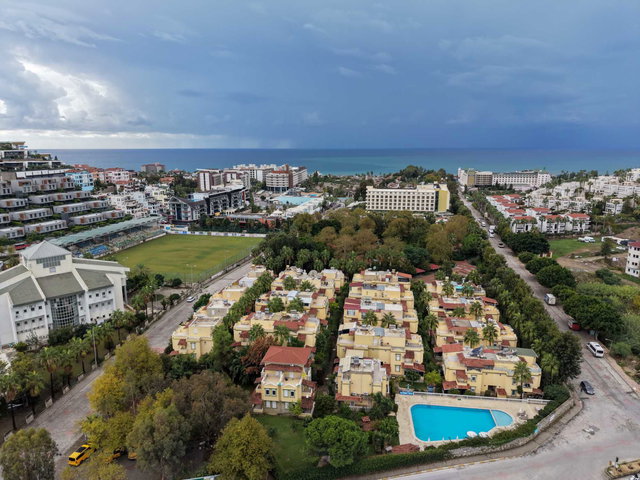 CLUB KONAK GARDEN 2'DE DENIZ YAKINI, HAVUZLU SATILIK VILLA