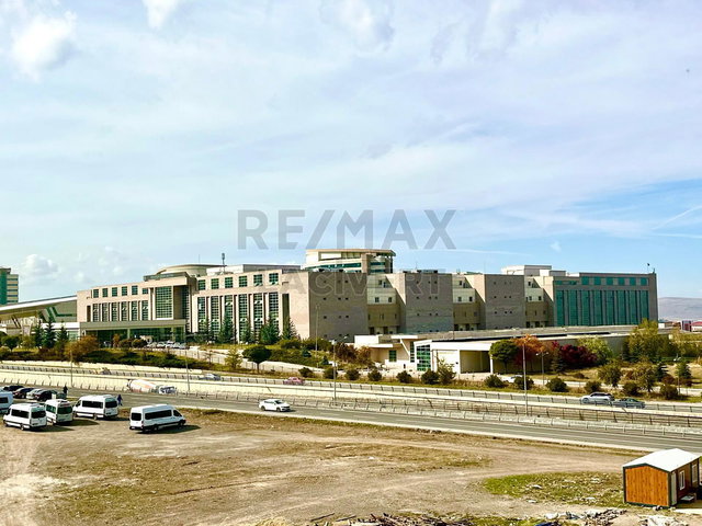 RE/MAX LACIVERT'TEN ŞEHIR HASTANESI KARŞISINDA SATILIK 4+1 DAIRE