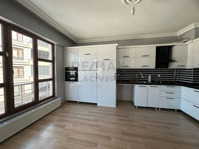 RE/MAX LACIVERT'TEN ŞEHIR HASTANESI KARŞISINDA SATILIK 4+1 DAIRE