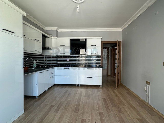 RE/MAX LACIVERT'TEN ŞEHIR HASTANESI KARŞISINDA SATILIK 4+1 DAIRE
