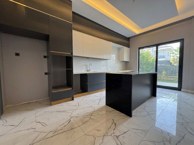 KARTEPE MODERNA VILLALARI SATILIK 5+1 HAVUZLU VILLA