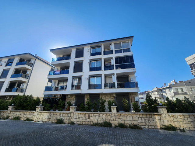 SEFERİHİSAR MERKEZDE D.GAZLI ARAKAT KİRALIK ASANSÖRLÜ 1+1 DAİRE