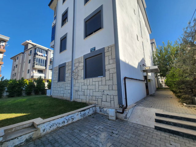 SEFERİHİSAR MERKEZDE D.GAZLI ARAKAT KİRALIK ASANSÖRLÜ 1+1 DAİRE