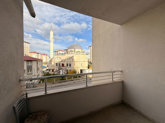 REMAX ARTIS'TEN ABDURRAHMAN GAZI TOKILERDE KIRALIK 3+1 DAIRE