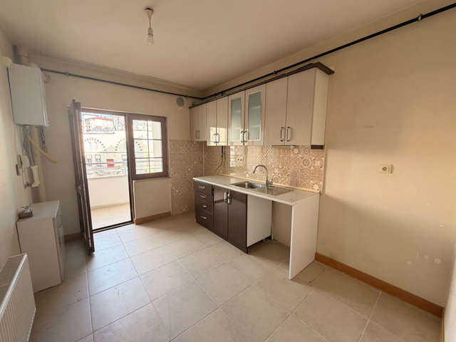 REMAX ARTIS'TEN ABDURRAHMAN GAZI TOKILERDE KIRALIK 3+1 DAIRE