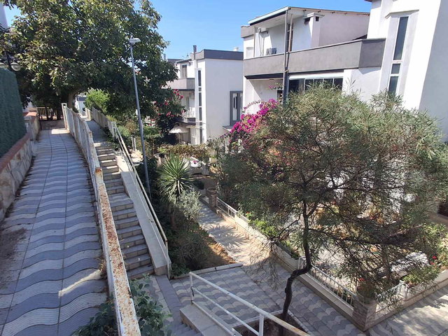 İZMİR GÜZELBAHÇE ÖZZÜMRÜT SİTESİ SATILIK 5+1 TRİBLEX VİLLA