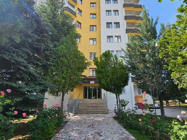 ÖZENLE YENILENMIŞ ANA YOL ÜZERI  3+1  SATILIK DAİRE