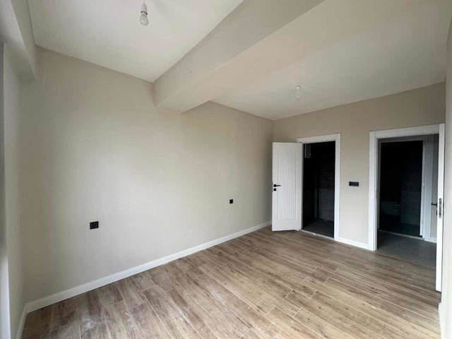 REMAX DEM'DEN YENİ EMNİYET KARŞISI 3+1 ALTTAN ISTIMALI DAİRE