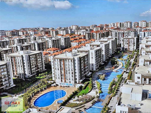 REMAX AKIN SEYHAN DAN KALE KENT 1. ETAPTA EŞYALI KİRALIK DAİRE