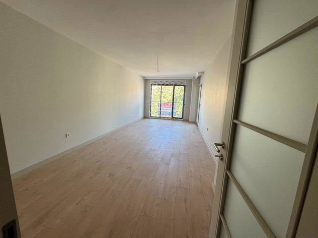 KADIKÖY OSMANAĞA’DA HEM KONUT HEMDE IŞ YERI SIFIR 3+1 | 2 BANYO | BALKONLU | DOĞALGAZ KOMBİLİ