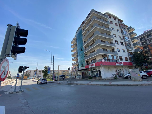 ATAŞEHIR BULVAR ÜZERINDE GENIŞ 3+1 BOŞ DAIRE