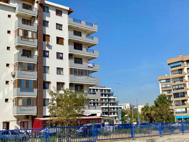 ATAŞEHIR BULVAR ÜZERINDE GENIŞ 3+1 BOŞ DAIRE