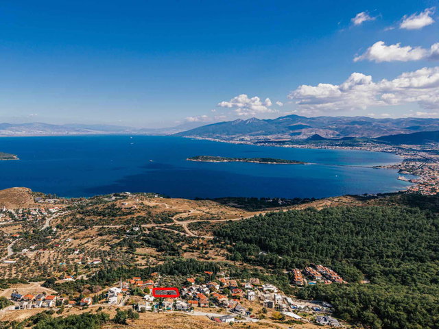 URLA ENCORE GARDENDA DENİZ MANZARALI, GENİŞ BAHÇELİ 4+1 VİLLA