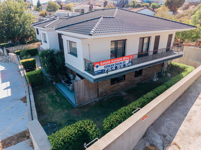 URLA ENCORE GARDENDA DENİZ MANZARALI, GENİŞ BAHÇELİ 4+1 VİLLA