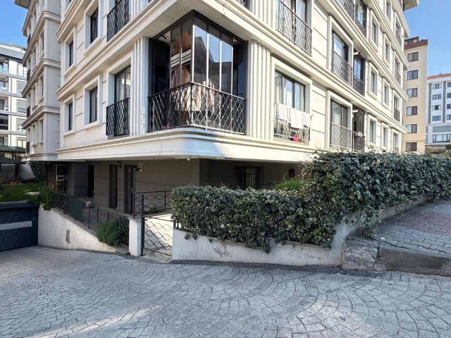 BAKIRKÖY ZUHURATBABA YENİ BİNADA, BAHÇE KULLANIMLI 1+1 DAİRE