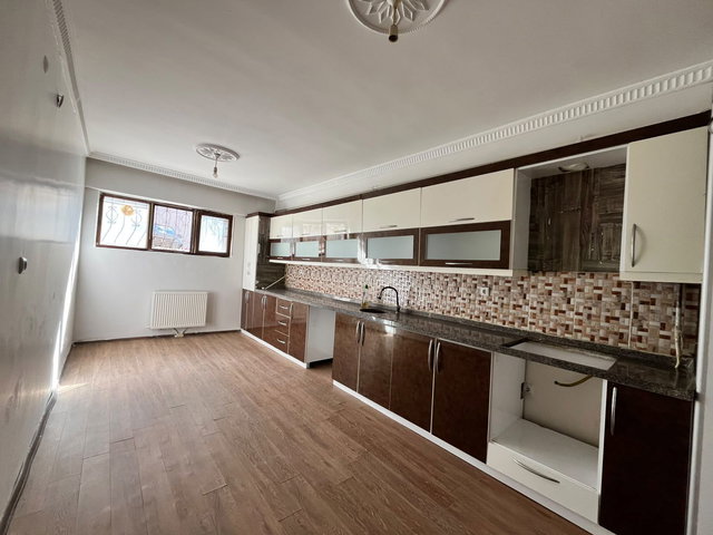 REMAX İLKE'DEN SARAYBOSNA'DA 3+1 SATILIK YAPILI BODRUM DAİRE