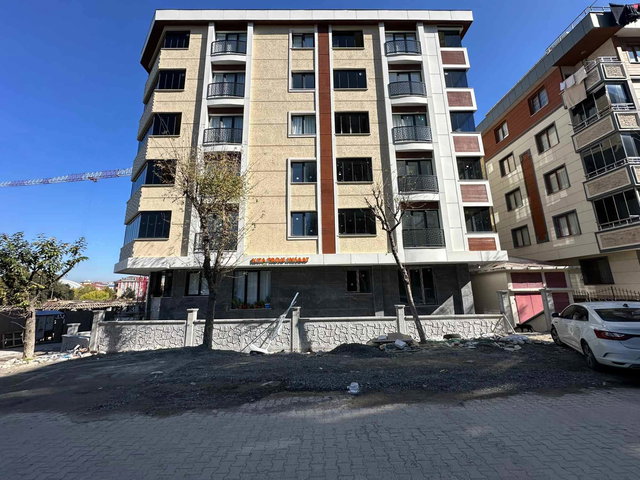 BAHÇELİEVLER KOCASİNAN MERKEZ’DE YENİ, BAHÇE KULLANIMLI 2+1 KİRALIK DAİRE