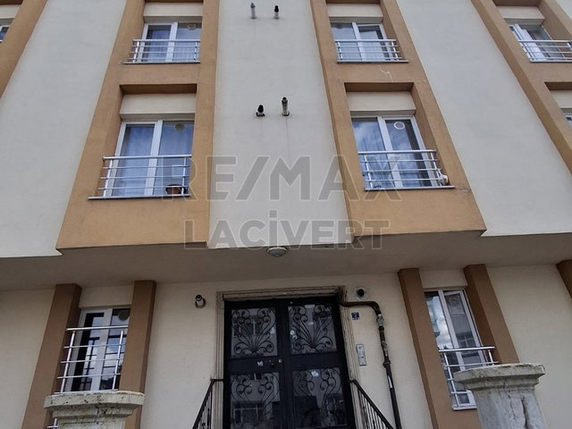 RE/MAX LACİVERT'TEN YUNUSEMRE'DE SATILIK 2+1 MASRAFSIZ DAİRE