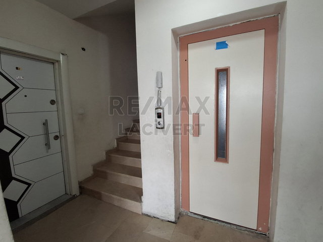 RE/MAX LACİVERT'TEN YUNUSEMRE'DE SATILIK 2+1 MASRAFSIZ DAİRE