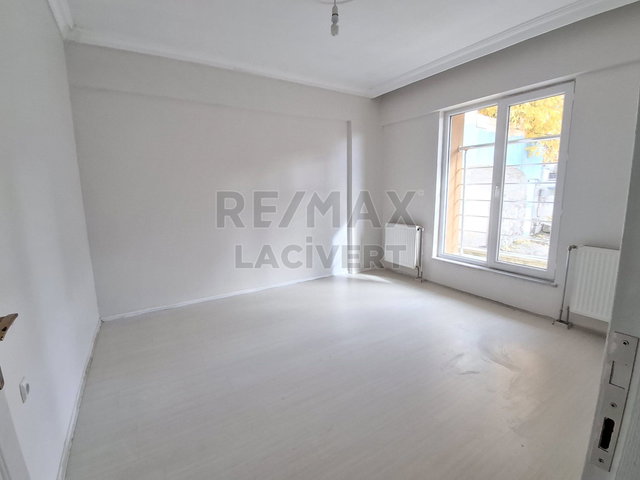 RE/MAX LACİVERT'TEN YUNUSEMRE'DE SATILIK 2+1 MASRAFSIZ DAİRE
