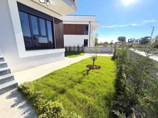 REMAX HÜR'DEN HENDEK'TE LÜKS, FERAH VE GENİŞ BAHÇELİ VİLLA