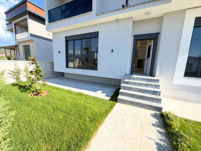 REMAX HÜR'DEN HENDEK'TE LÜKS, FERAH VE GENİŞ BAHÇELİ VİLLA