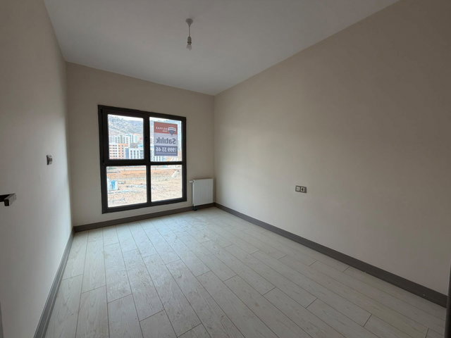 RE/MAX EDE'DEN ALTINOVA TOKİLERDE SATILIK 3+1 DAİRE