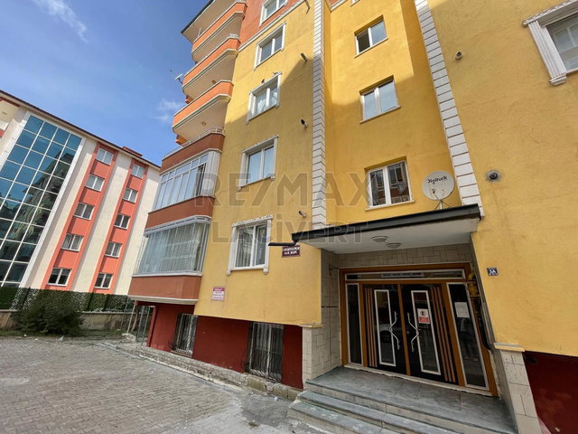 RE/MAX LACIVERT'TEN KAYAKYOLU'NDA SATILIK 4+1 SATILIK